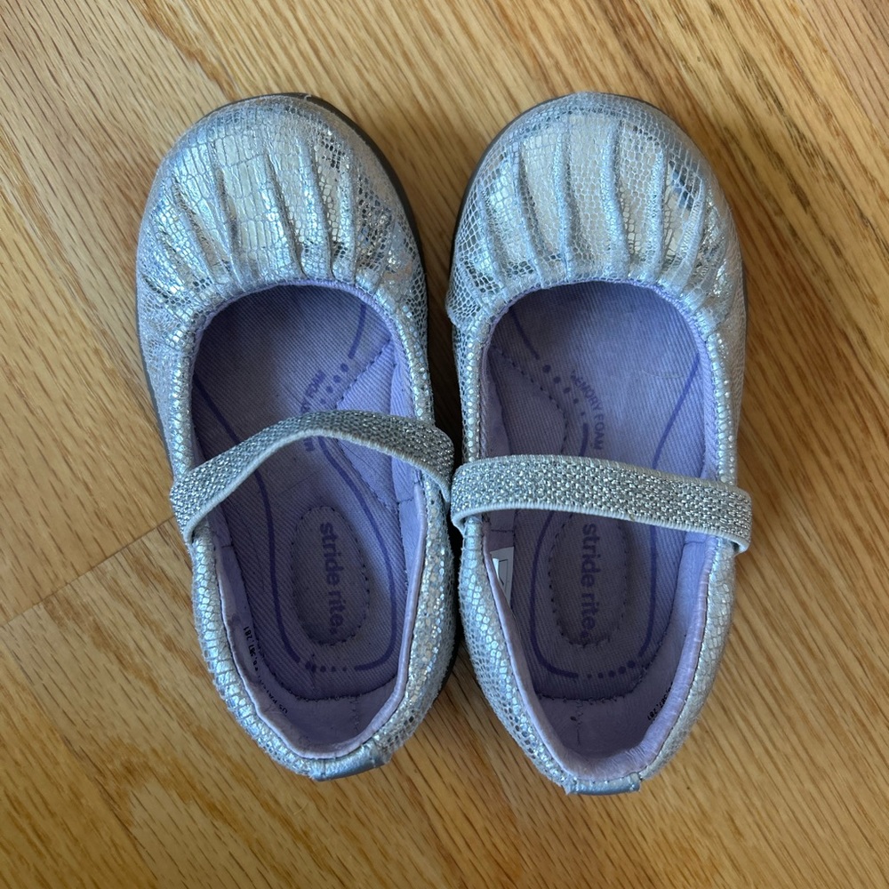 Striderite Silver Mary Janes Toddler size 4
